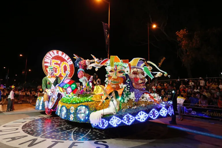 Carroza Polivalente de Arte