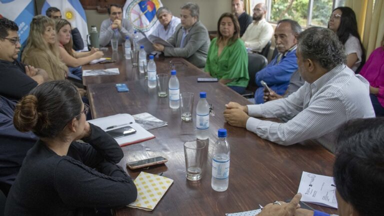 Reunión de concejales y taxistas