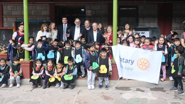 Donación del Rotary Club Jujuy a la escuela Martina Vilte